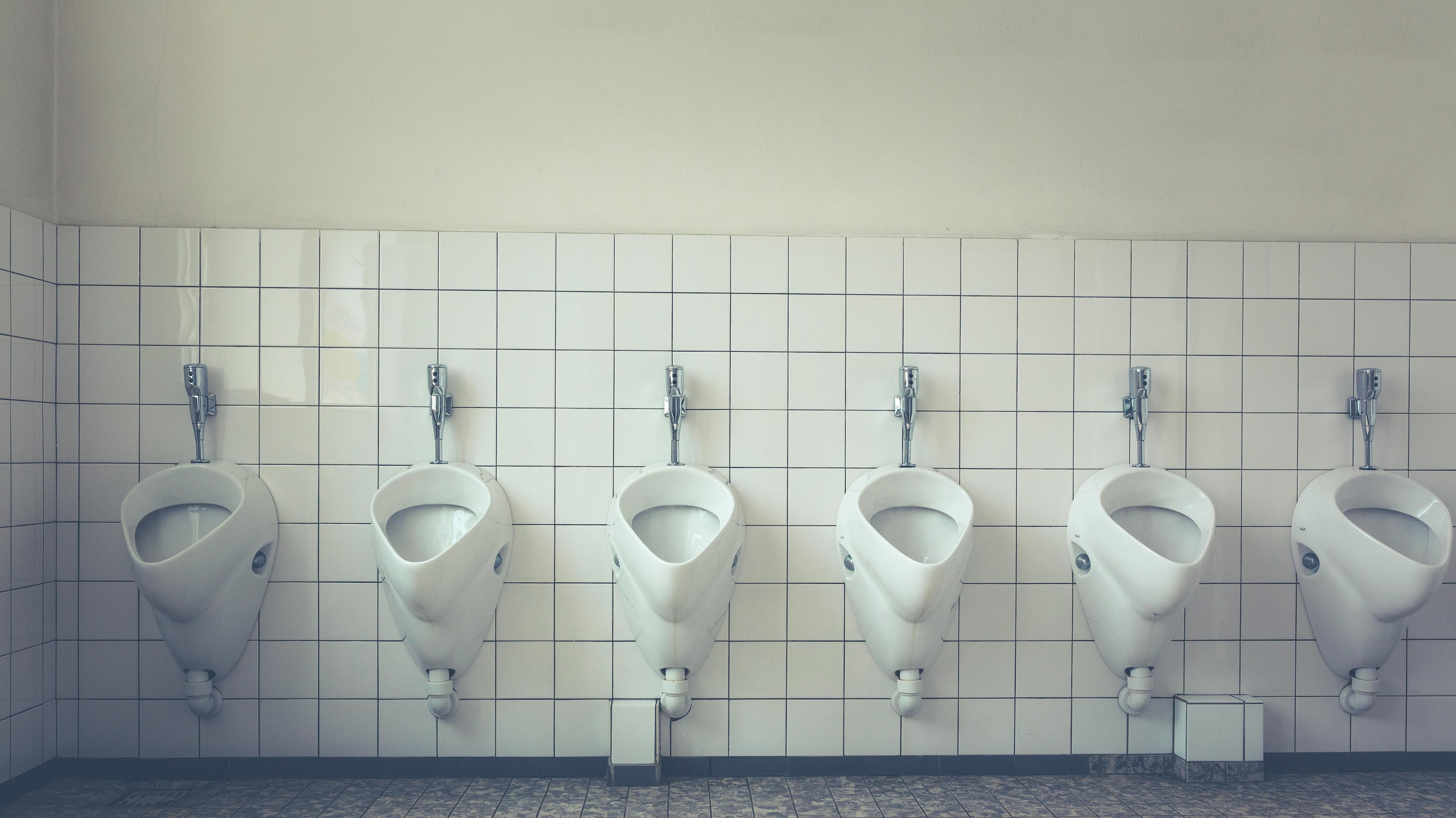 Hallan a una mujer sin vida en el baño de una gasolinera en Tambillo