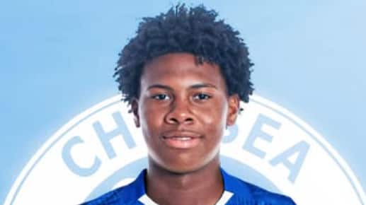 El defensor ecuatoriano de 16 años firmó un preacuerdo para unirse al proyecto del Chelsea en 2028.