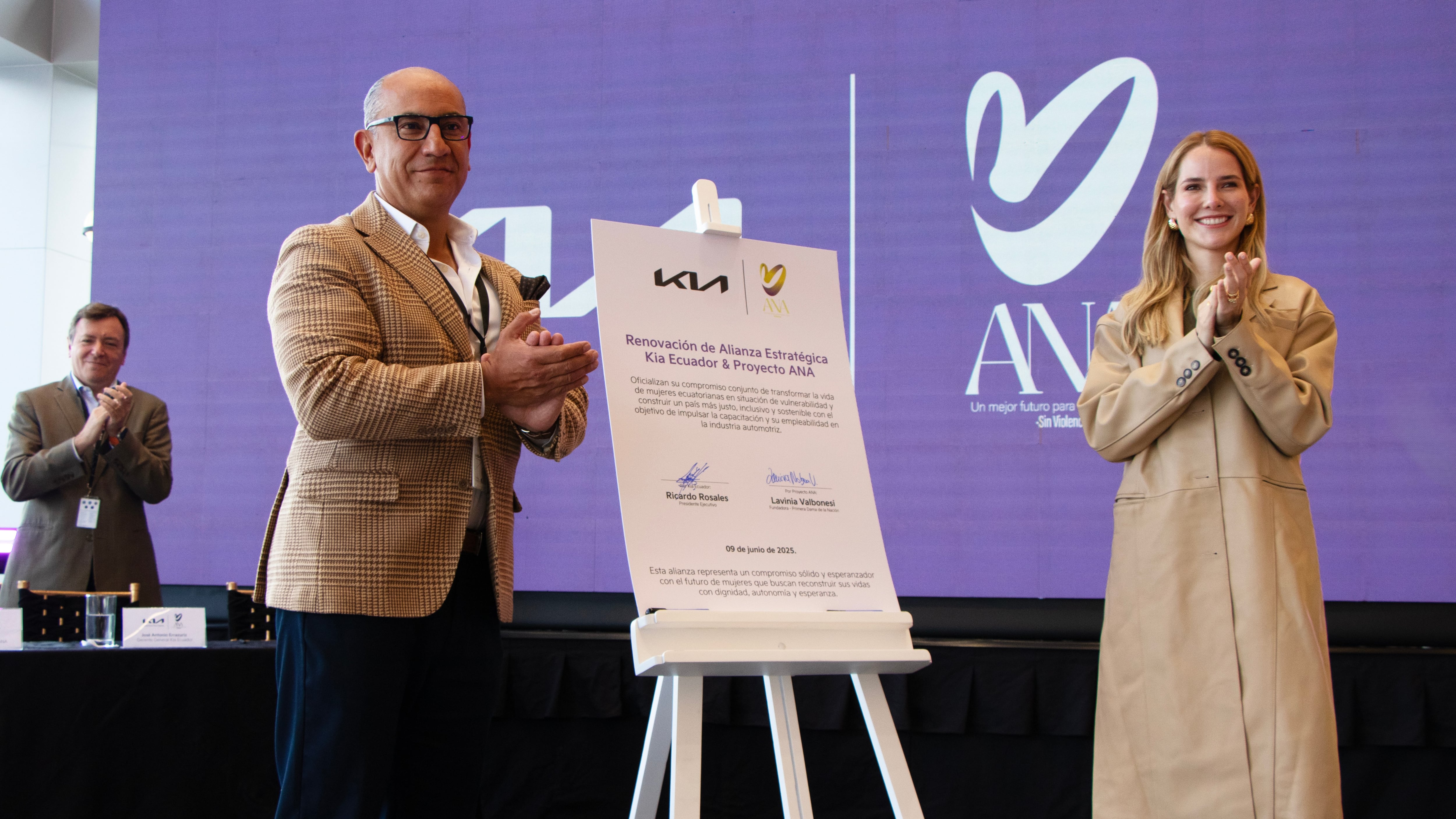 Kia Ecuador y Proyecto ANA renuevan alianza para contribuir al empoderamiento de mujeres en situación de vulnerabilidad