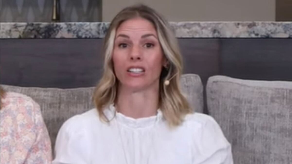 Influencer que daba consejos para padres en YouTube fue detenida por maltrato infantil