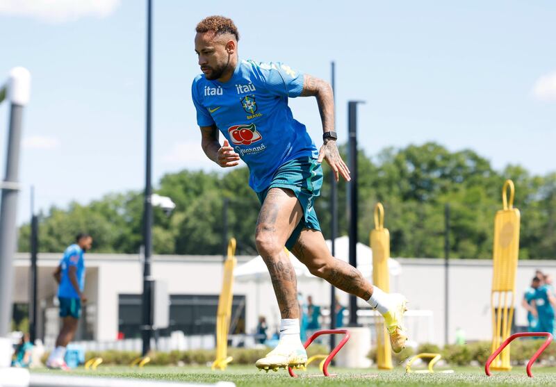 Neymar entrenó con normalidad junto al plantel brasileño y podría reaparecer frente a Escocia en el Mundial 2026.