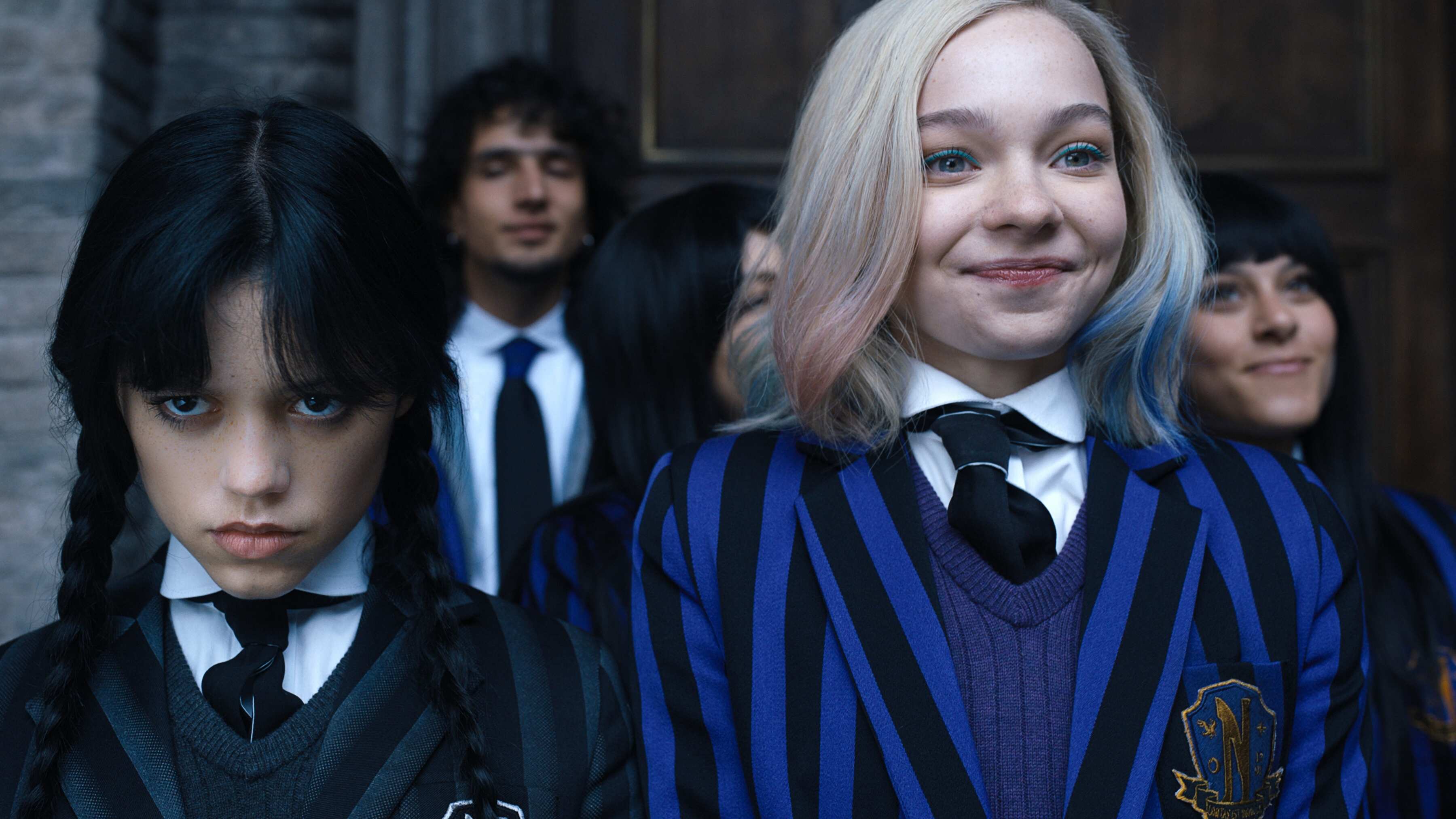 La edad real de los actores de ‘Merlina’: una de las estudiantes de Nevermore tiene casi 30