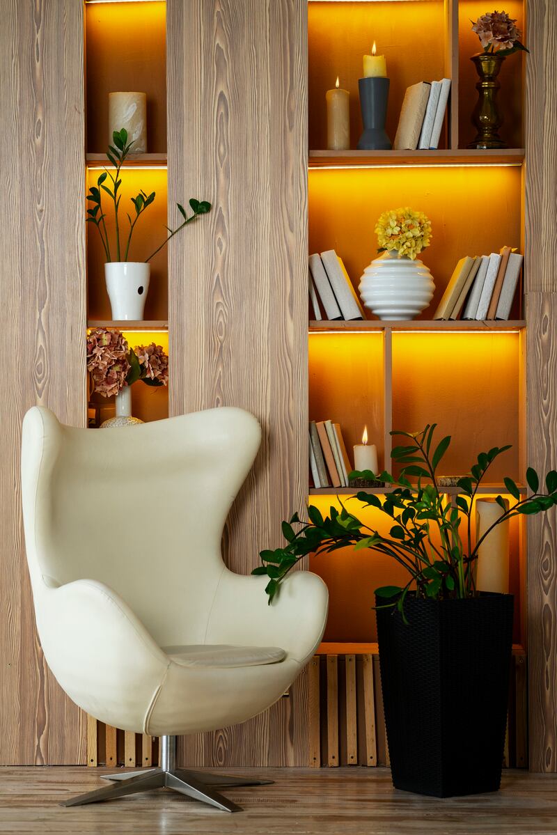 Más allá de colores y muebles, un elemento marca la diferencia en el hogar: la iluminación bien pensada. Foto: Freepik.
