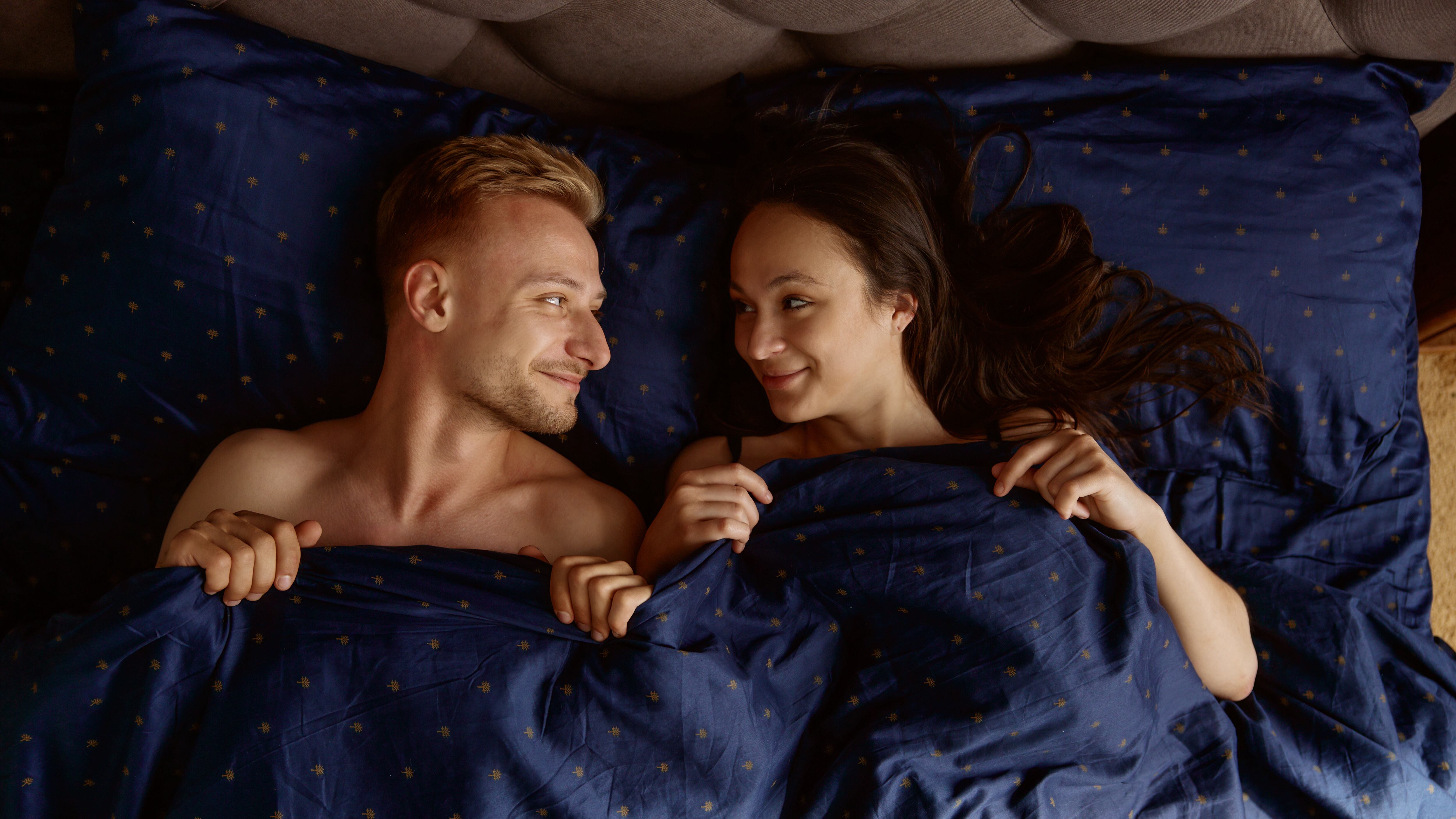 Foto de pareja en la cama