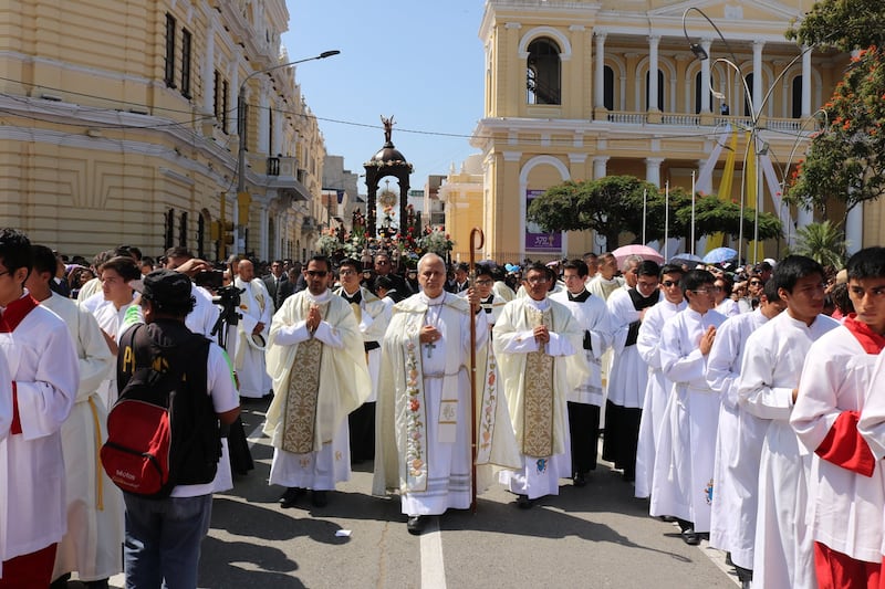 El ahora Papa León XIV cuando era Obispo en Chiclayo en Santa María Catedral