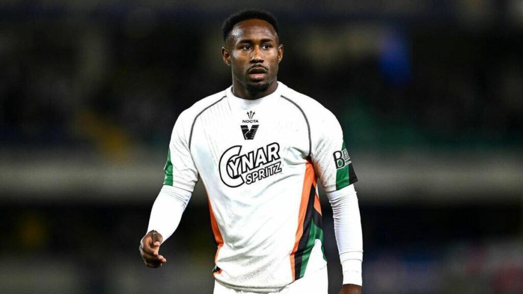 Jhon Yeboah con el Venezia de Italia