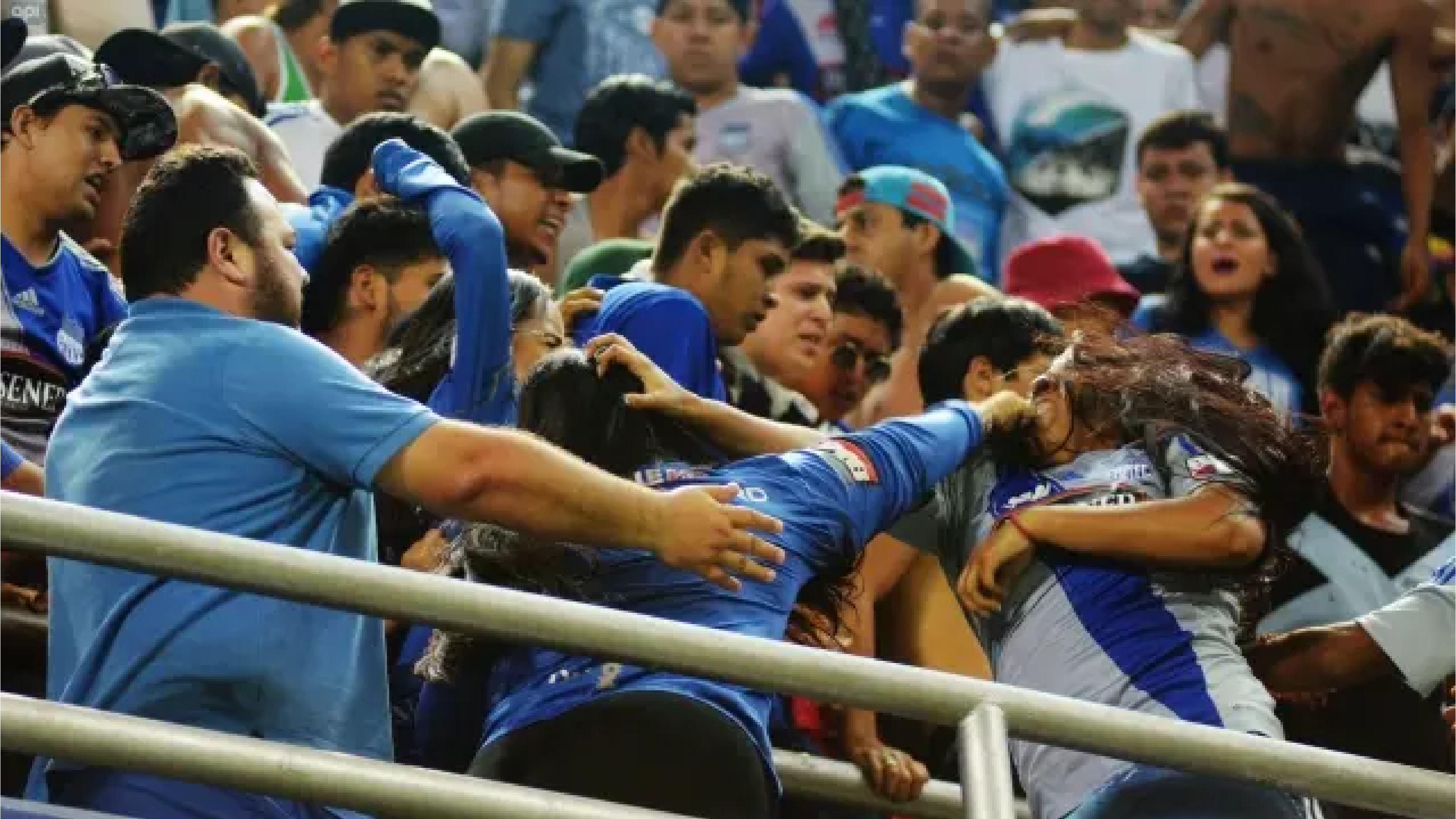 Hinchas de Emelec en el Capwell