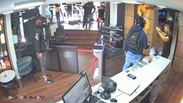 VIDEO: delincuentes se llevan celulares y dinero de gimnasio del norte de Quito