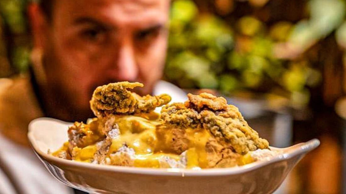 El chef Santi Temblador con una de sus creaciones.
Instagram / Santi Temblador