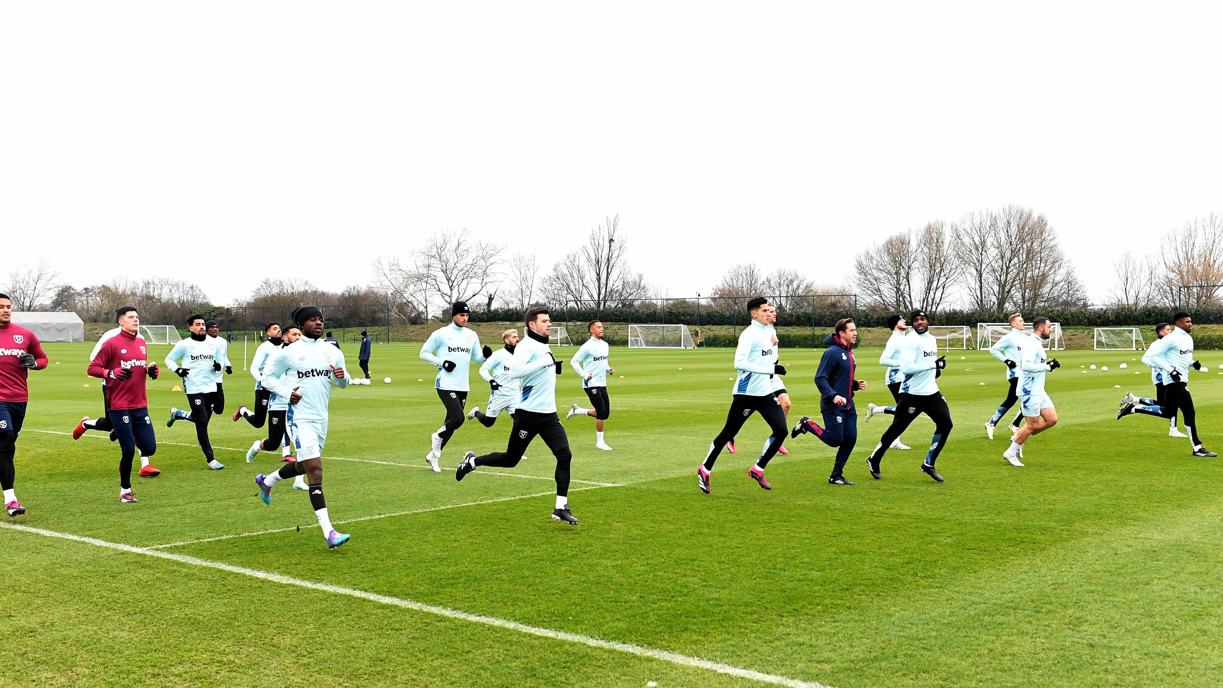 West Ham en entrenamiento para su partido de Conference League