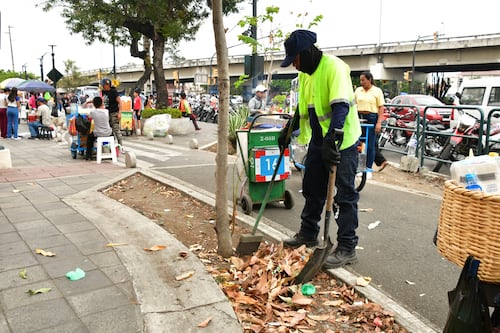 De 1 a 2,5 toneladas de basura deja cada recinto electoral en Guayaquil