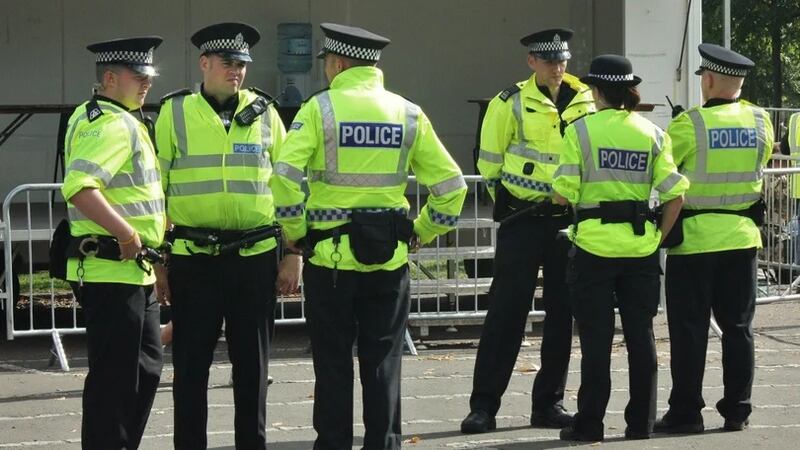 Video viral: detenida adolescente que defendió a su hermana con machete y hacha en Escocia