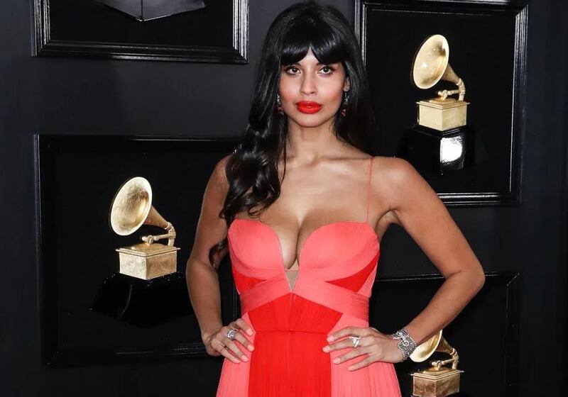 Jameela Jamil reveló que padece de una rara enfermedad genética.