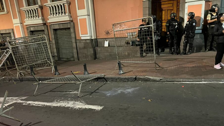 Aparato explosivo detonado en inmediaciones del Palacio de Gobierno generó cierres en el Centro Histórico