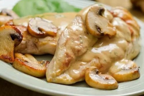 Receta: ¿Cómo hacer un rico pollo en salsa de champiñones?