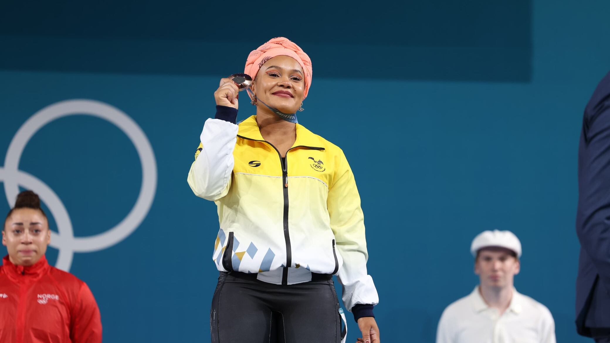 Neisi Dajomes con su medalla de bronce