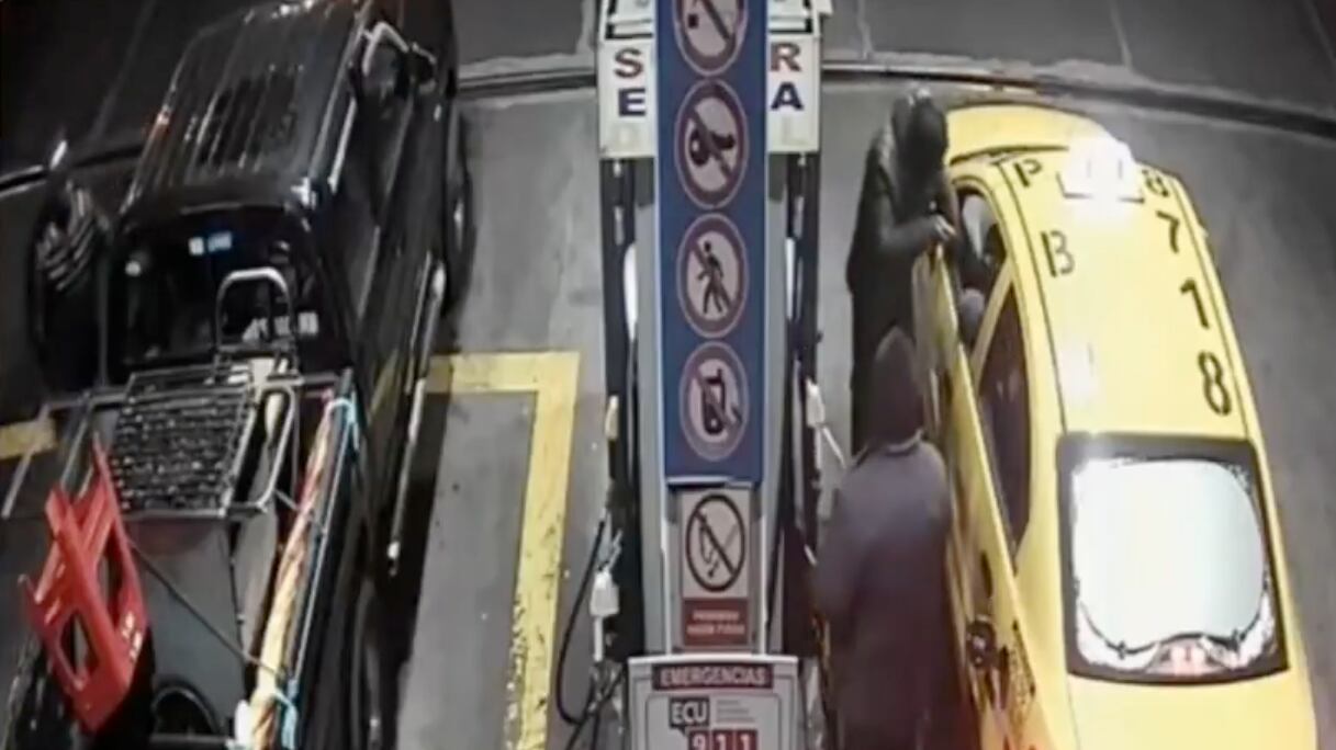 Video: violento asalto fue captado en una gasolinera de Los Chillos, en Quito