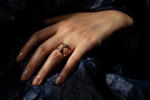 ¿Mejor que el francés? La manicura ‘Cenicienta’ será tendencia este año: es elegante, bonita y queda con todo