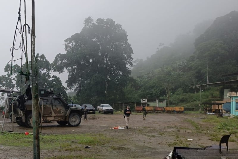 Masacre en una mina de Camilo Ponce Enríquez