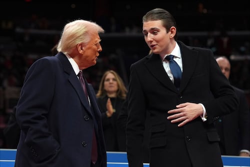 El antes y después del hijo de Donald Trump: Así ha cambiado Barron, quien se llevó las miradas en la investidura de su padre