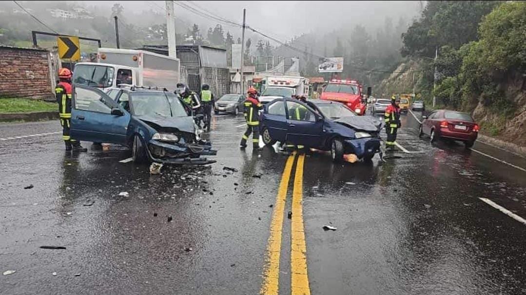 Accidente en en la Interoceánica, sentido Valle-Quito