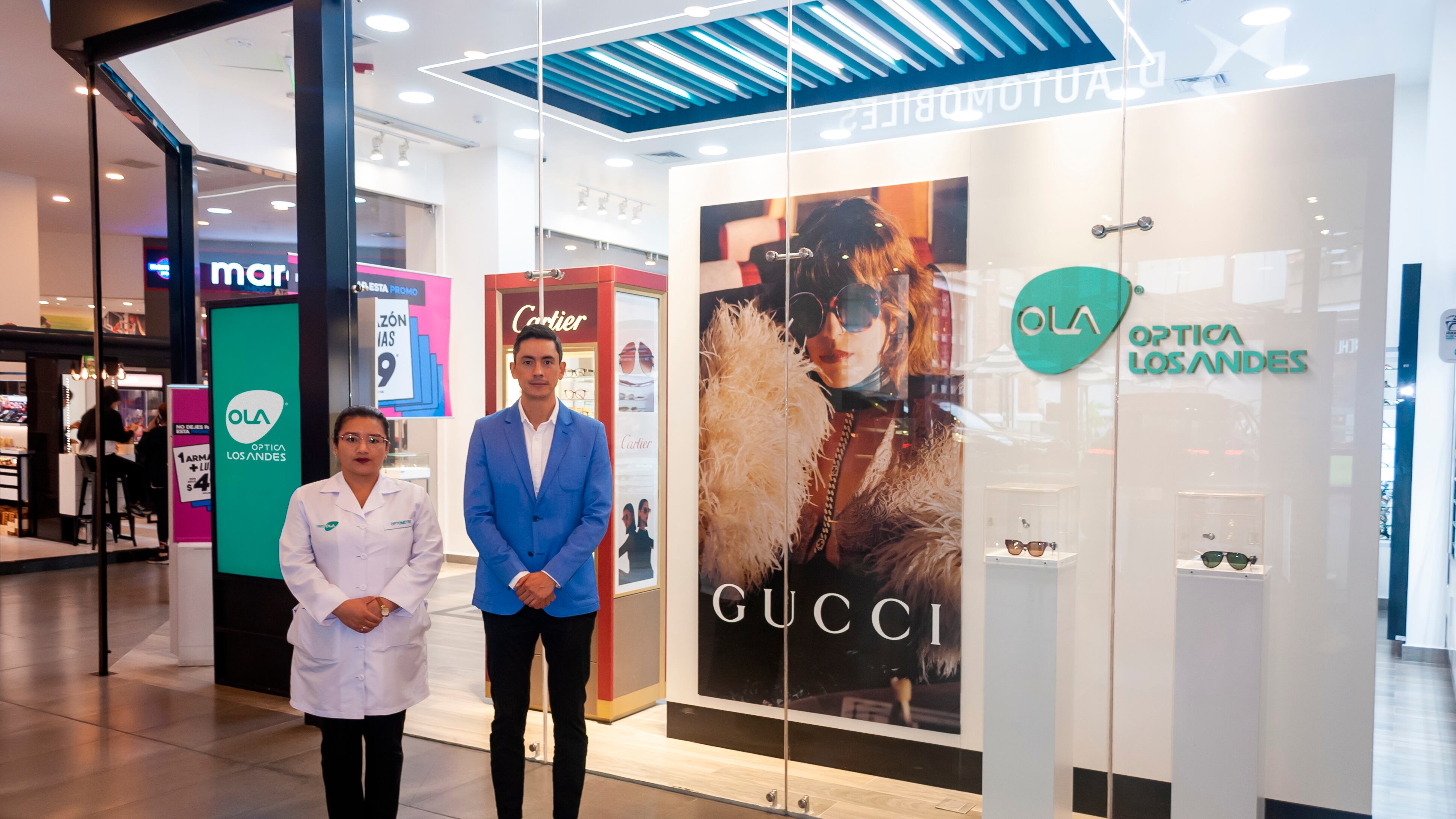 Jessica Proaño, Optómetra de Óptica Los Andes y Sergio Olivo, Jefe de Marketing de Óptica Los Andes.