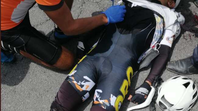 Ciclista Andrés Criollo fue atropellado por un vehículo que se dio a la fuga.
