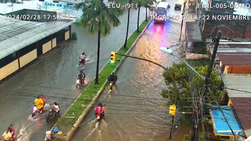 Inundaciones en Guayaquil por fuerte lluvia