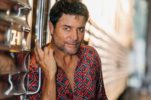 Chayanne enloquece a sus fanáticas con foto después de bañarse