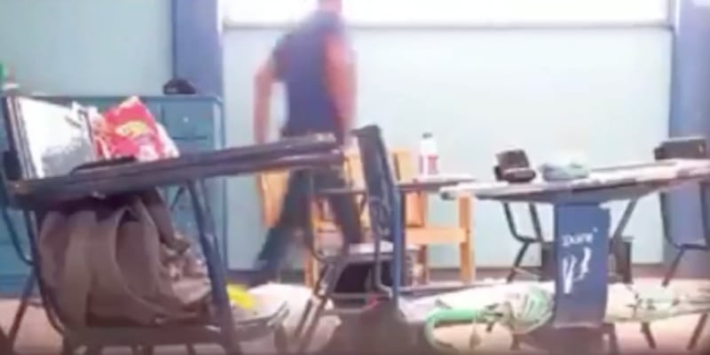 profesor roba alumnos en Sonora, México
