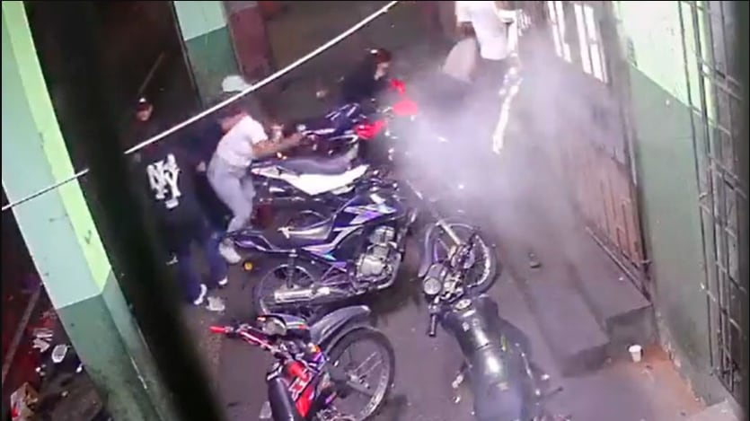 Cámara captó violento ataque en velorio en el mismo lugar de la masacre que dejó 6 fallecidos en Guayaquil