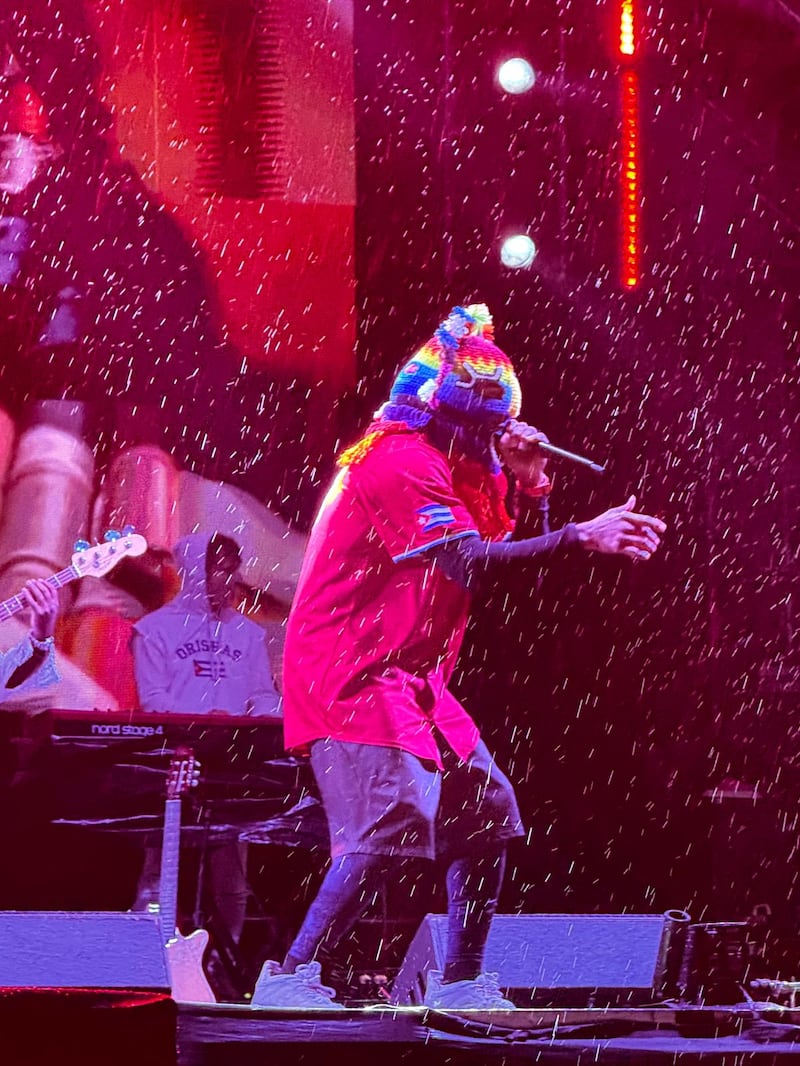 Quitofest 2025: la lluvia no frenó el primer día del festival en el Parque Bicentenario
