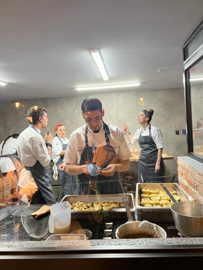 Así luce por dentro ‘Kriollo’ el nuevo restaurante de la Chef Caro Sánchez de MasterChef Ecuador