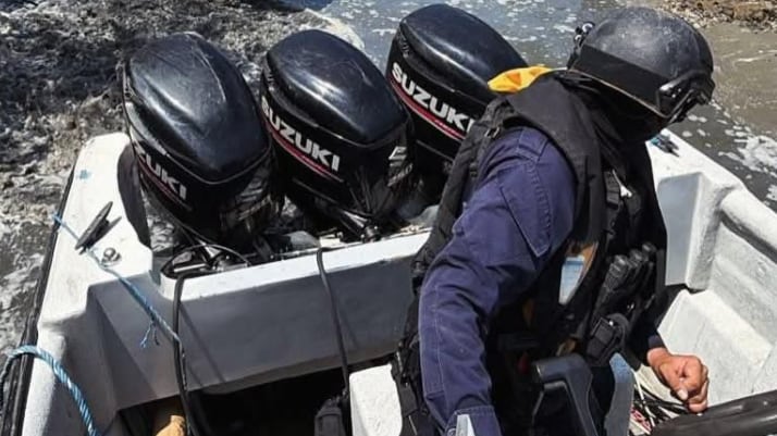 Golpe al narcotráfico en el Golfo de Guayaquil: incautan embarcaciones, armas y municiones en Isla Puná