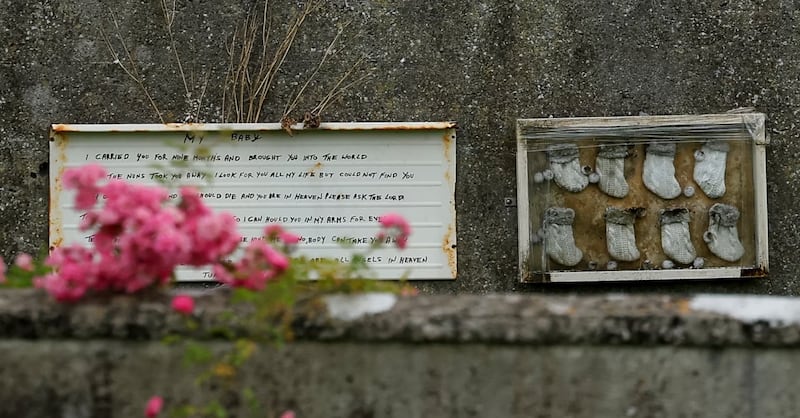 800 bebés fueron encontrados en una fosa común en Irlanda