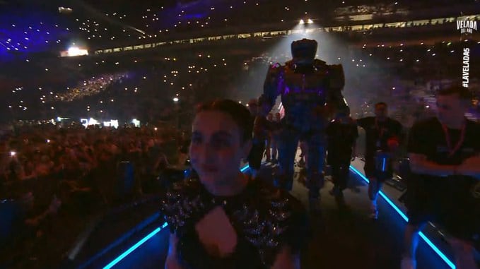 Roro en la Velada del Año 5