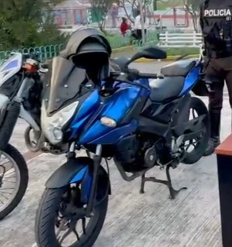 Intentaron robar USD 10.000 en Quito y terminaron chocados por un familiar de la víctima