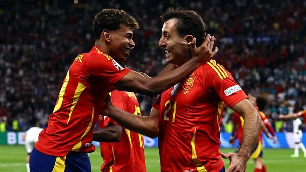Mikel Oyarzabal festeja el gol del triunfo de España ante Inglaterra