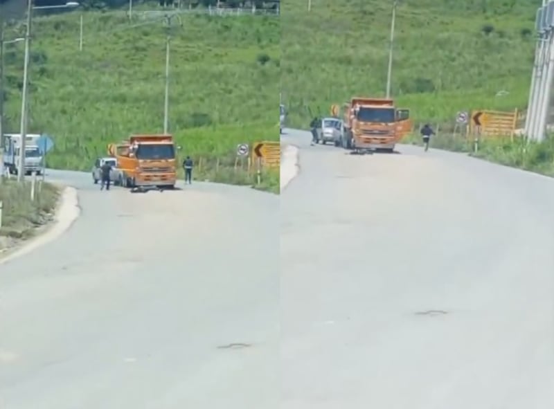 Escena de la balacera durante un intento de robo de volqueta en Piñas, El Oro.