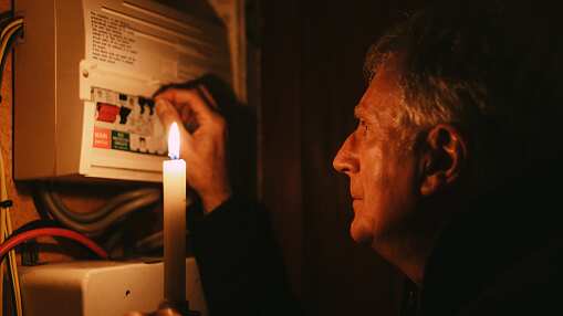 Apagones se mantienen en Ecuador