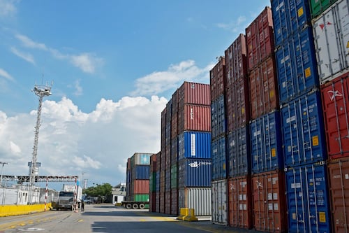 Colombia anuncia gravamen del 30 % a importación de 20 productos de Ecuador