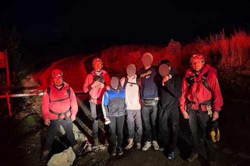 Bomberos Quito rescatan a cuatro jóvenes en el Rucu Pichincha