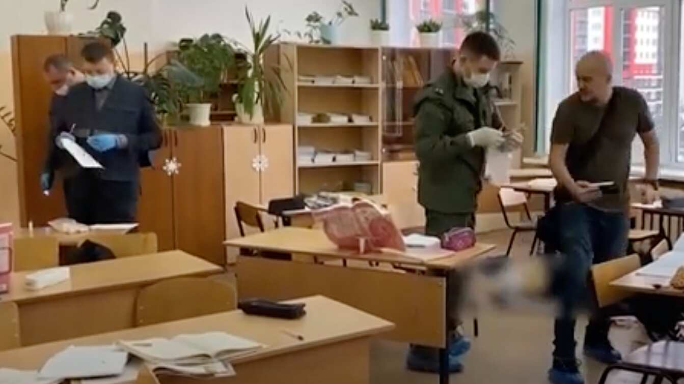 Una menor de 14 años asesinó a su compañera a tiros y luego se quitó la vida.