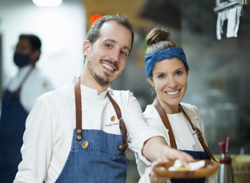 La chef Caro Sánchez de MasterChef Ecuador y su esposo, Iñaki Murua
