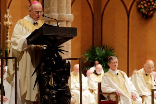 Poderoso cardenal del Vaticano Marc Ouellet califica de “maniobra política vacía” las acusaciones de encubrimiento de abusos sexuales contra el papa Francisco