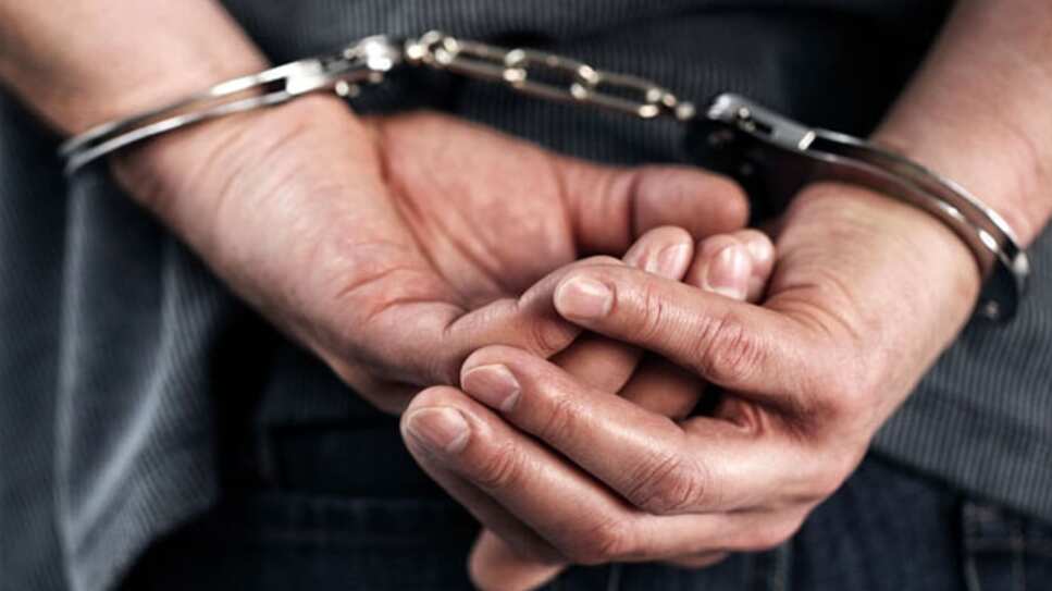 Intentó acabar con la vida de su conviviente apuñalándola por la espalda