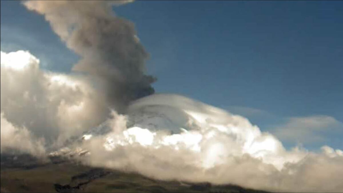 Emisión de ceniza del volcán Cotopaxi