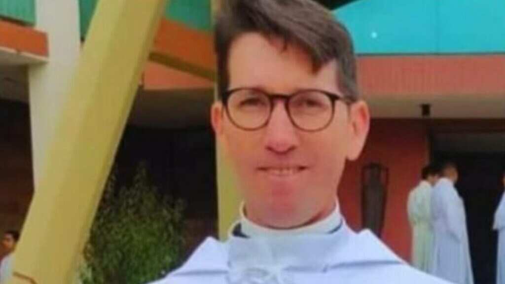 Sacerdote Enrique Fabián Arcos Sevilla.