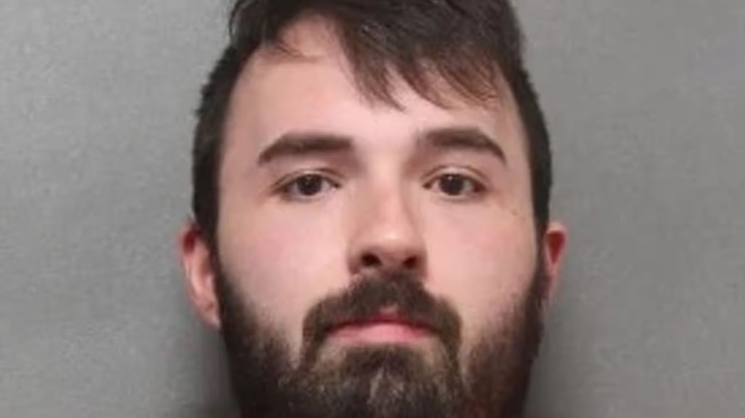 Grabó videos abusando de su mascota, un rottweiler, e intercambió clips por videos de abusos a otros perros