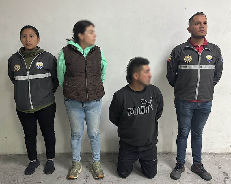 Fue asesinado y su cuerpo dejado en la vía a Papallacta; su hermana y un mecánico son sospechosos del crimen